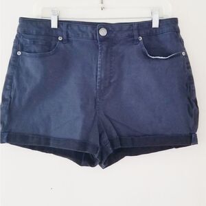 Maurice's shorts cuffed hem